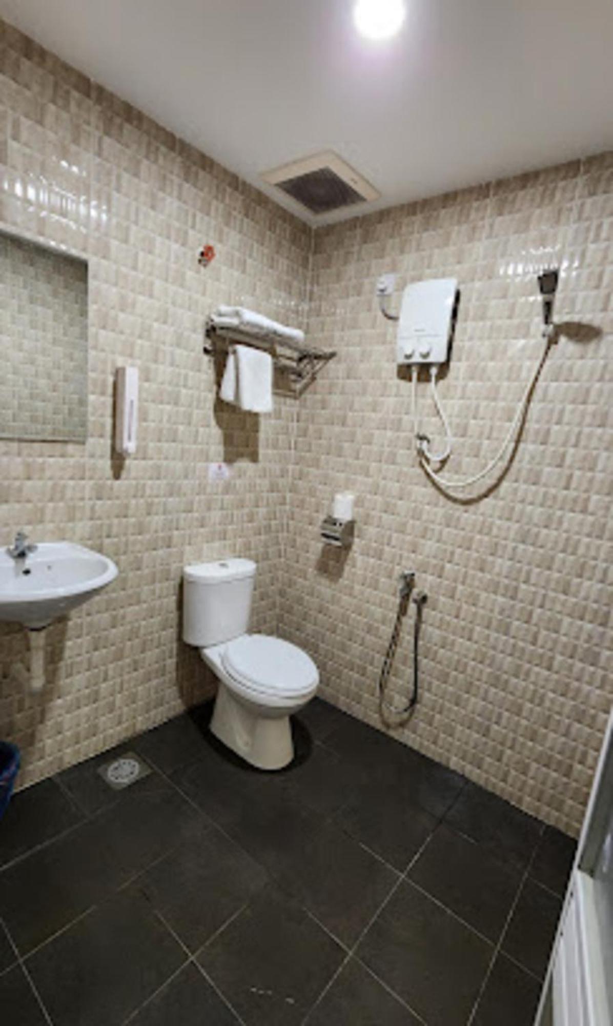 Sam Hotel Sitiawan Exterior foto