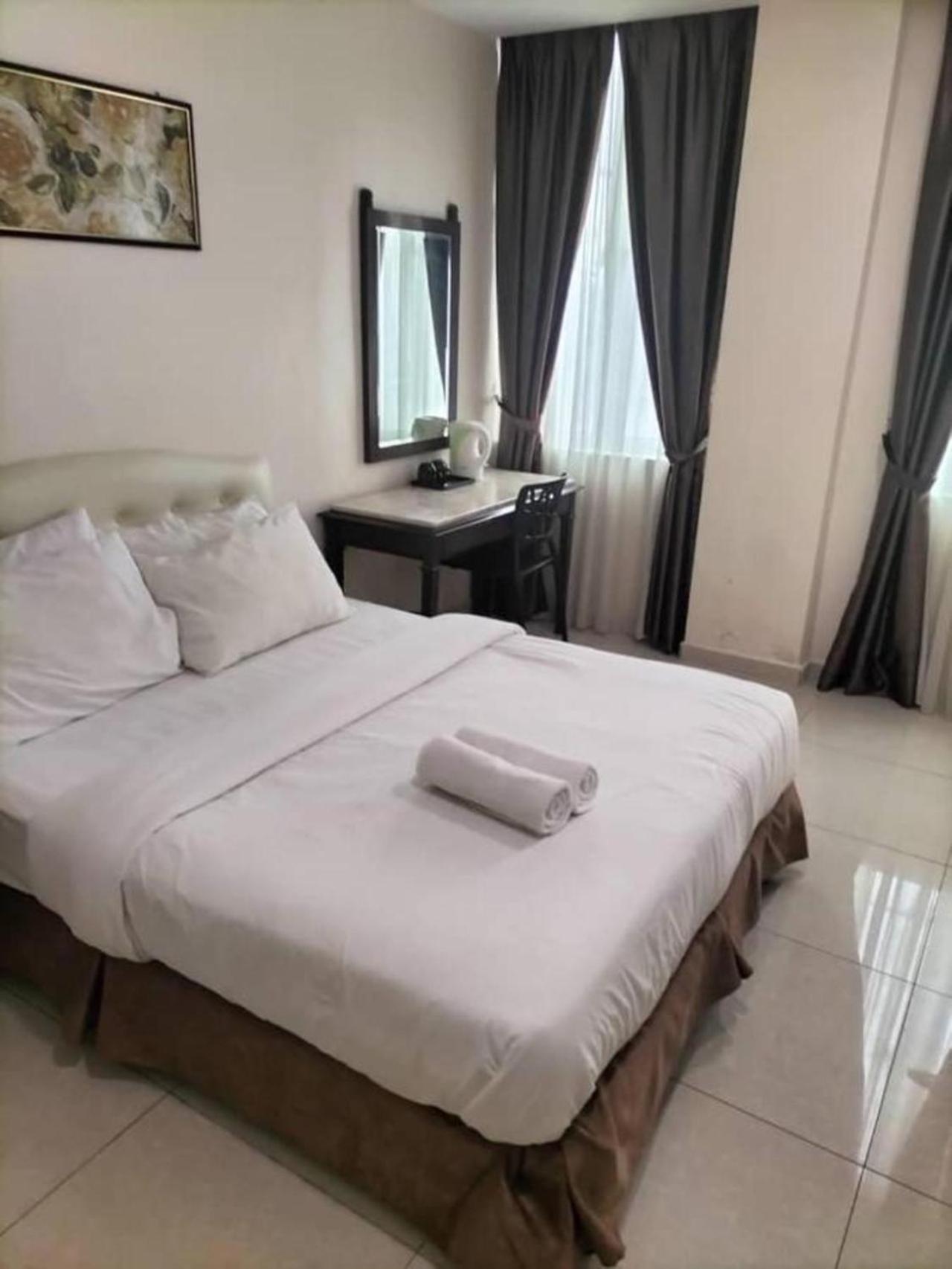 Sam Hotel Sitiawan Exterior foto